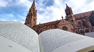 Schreibwettbewerb im Rahmen des neuen „Words & Vibes – Buchfestival Freiburg“